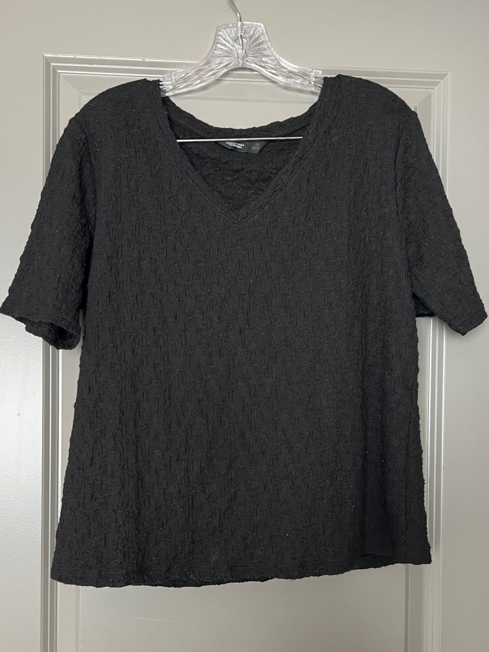 Simply Vera Vera Wang Black Textured V-Neck Tee